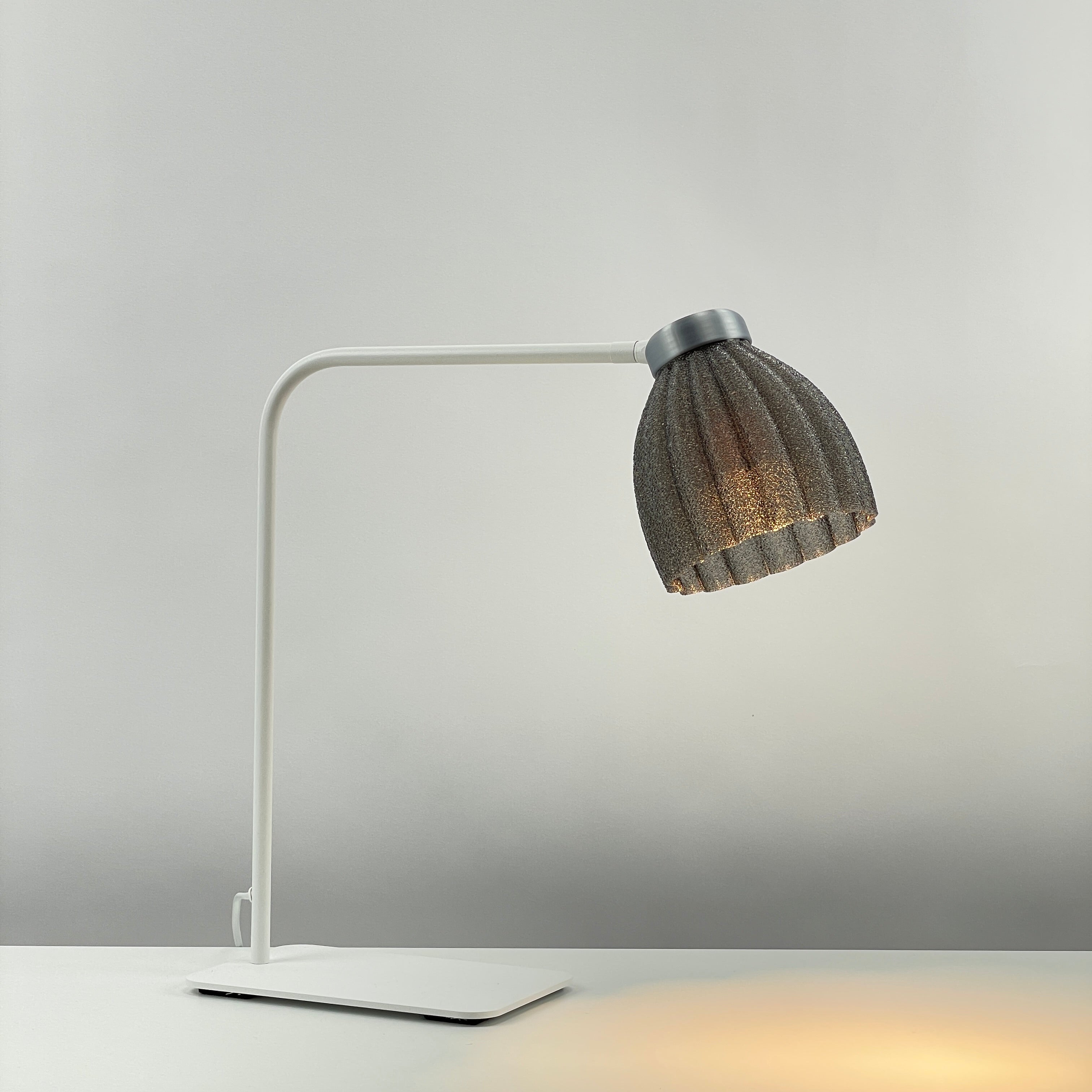 Blossom_white_table_desk_light – transparent_smoked-diffuser_grey_metallic_frosted_on