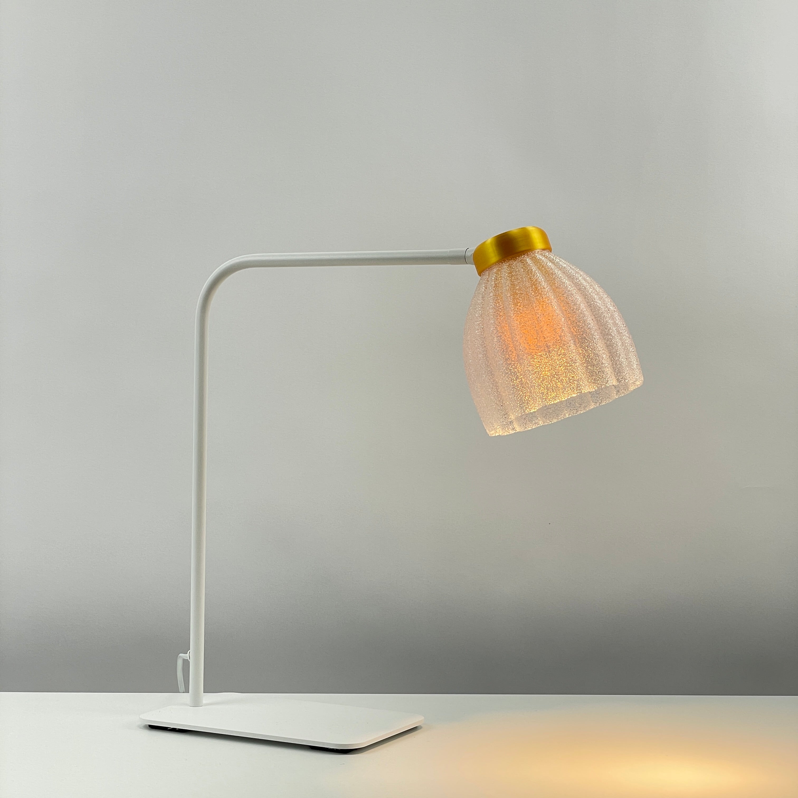 Blossom_white_table_desk_light – transparent_clear-_diffuser_yellow_on_frosted