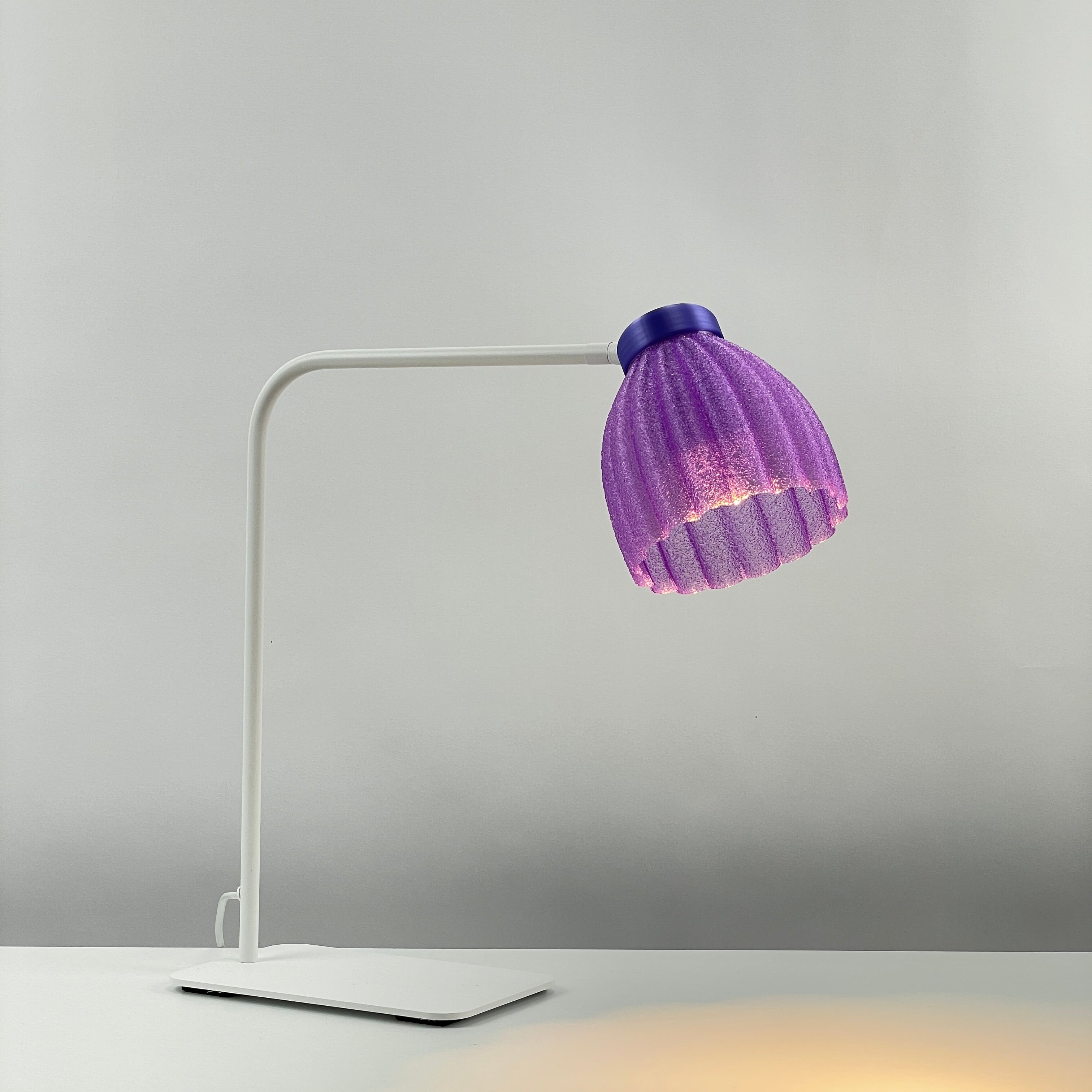 Blossom_white_table_desk_light – transparent_purple-diffuser_purple_frosted_on