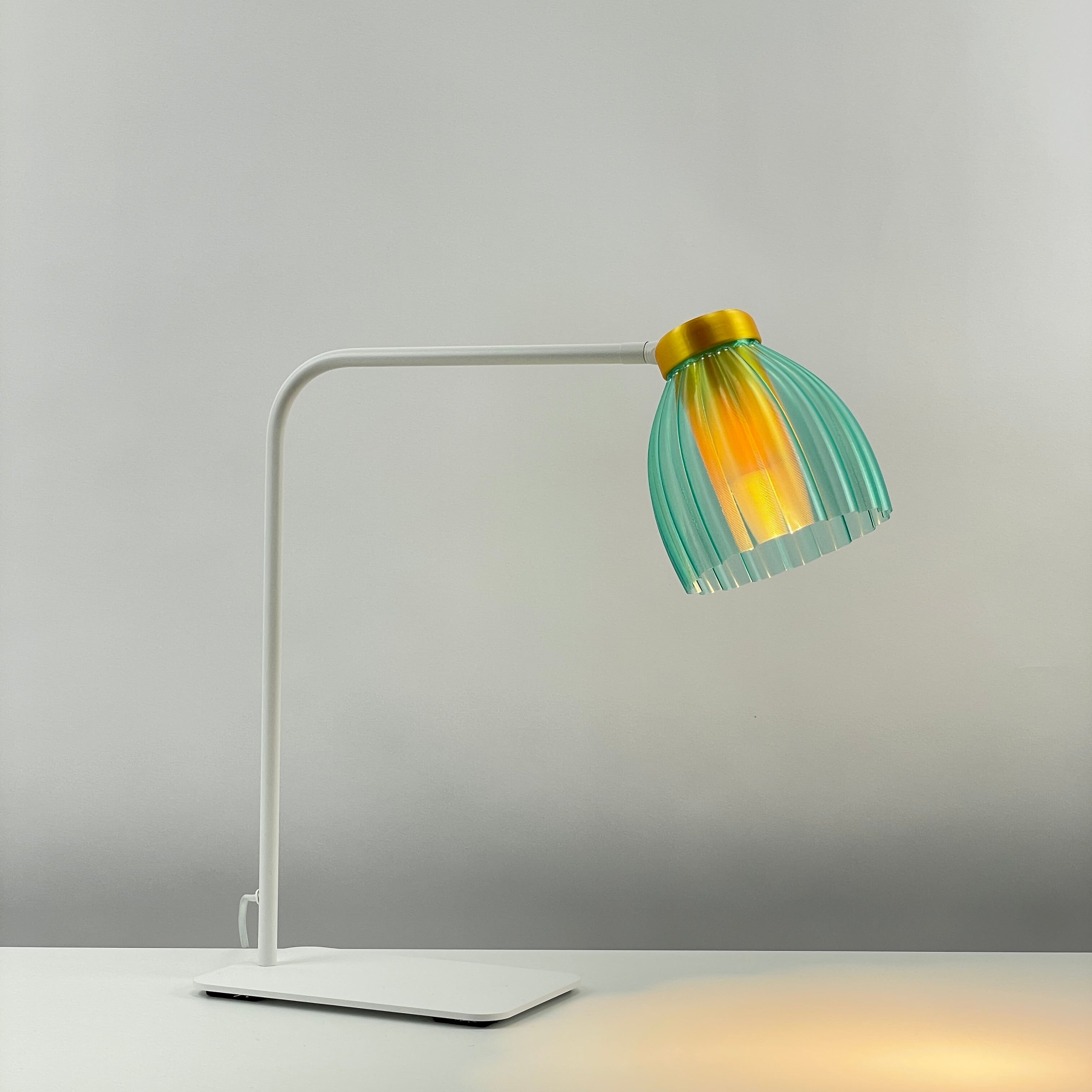 Blossom_white_table_desk_light – clear_turquoise-diffuser_yellow_metallic_on