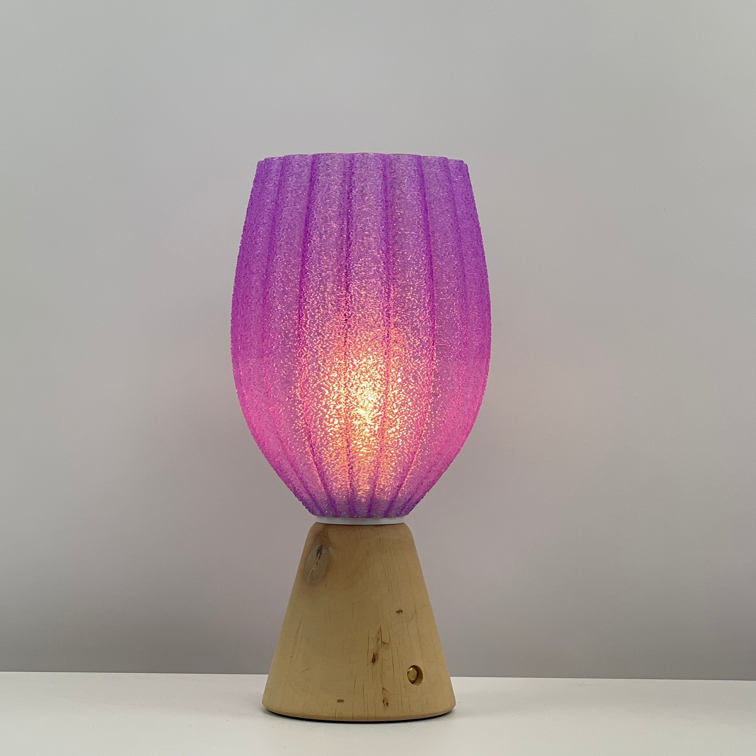 KuvaLight_Rechargeable_Tulp_Light_Purple_Frosted_Natural_wood_Base_ON