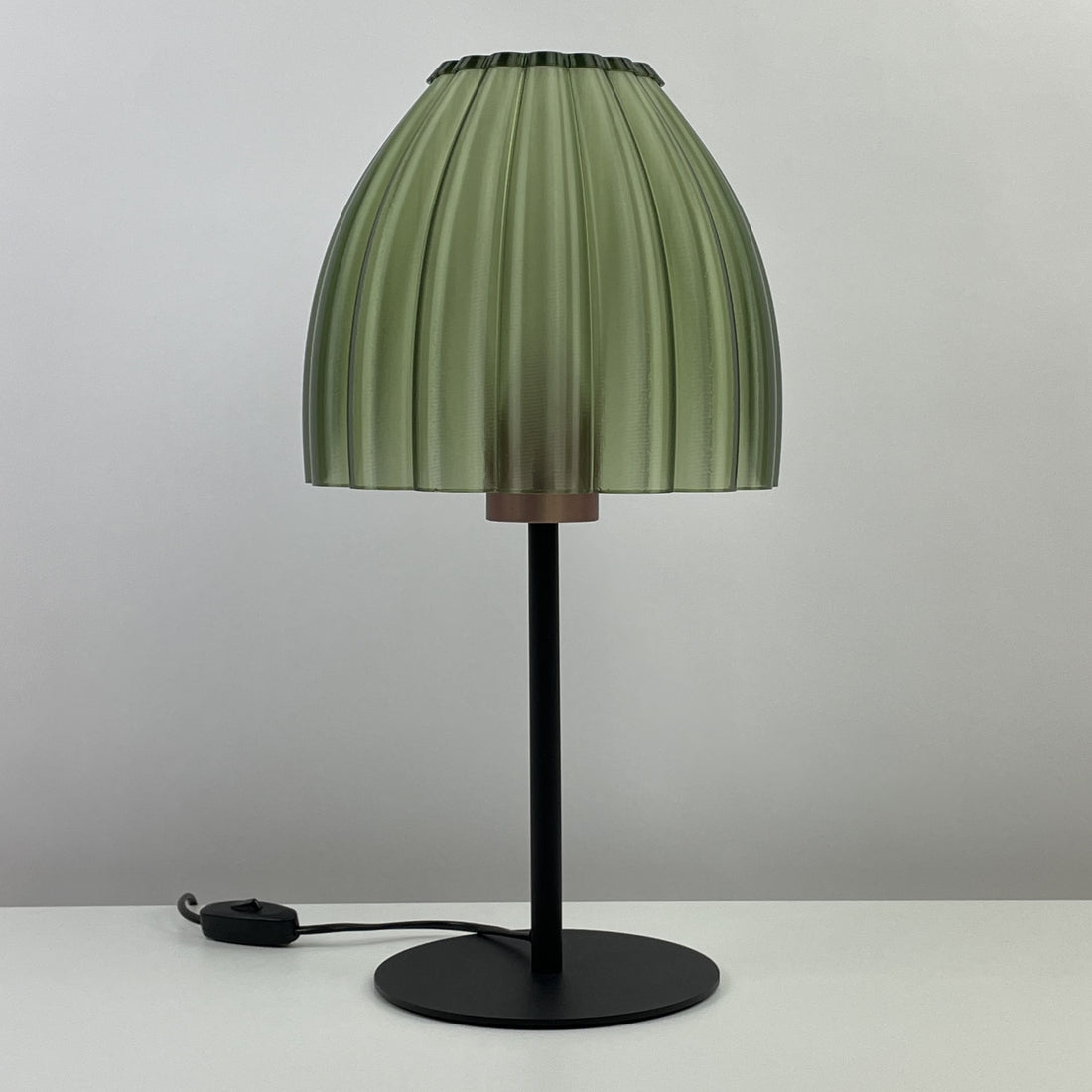 Art Deco Tulp Table Light – green colored transparent