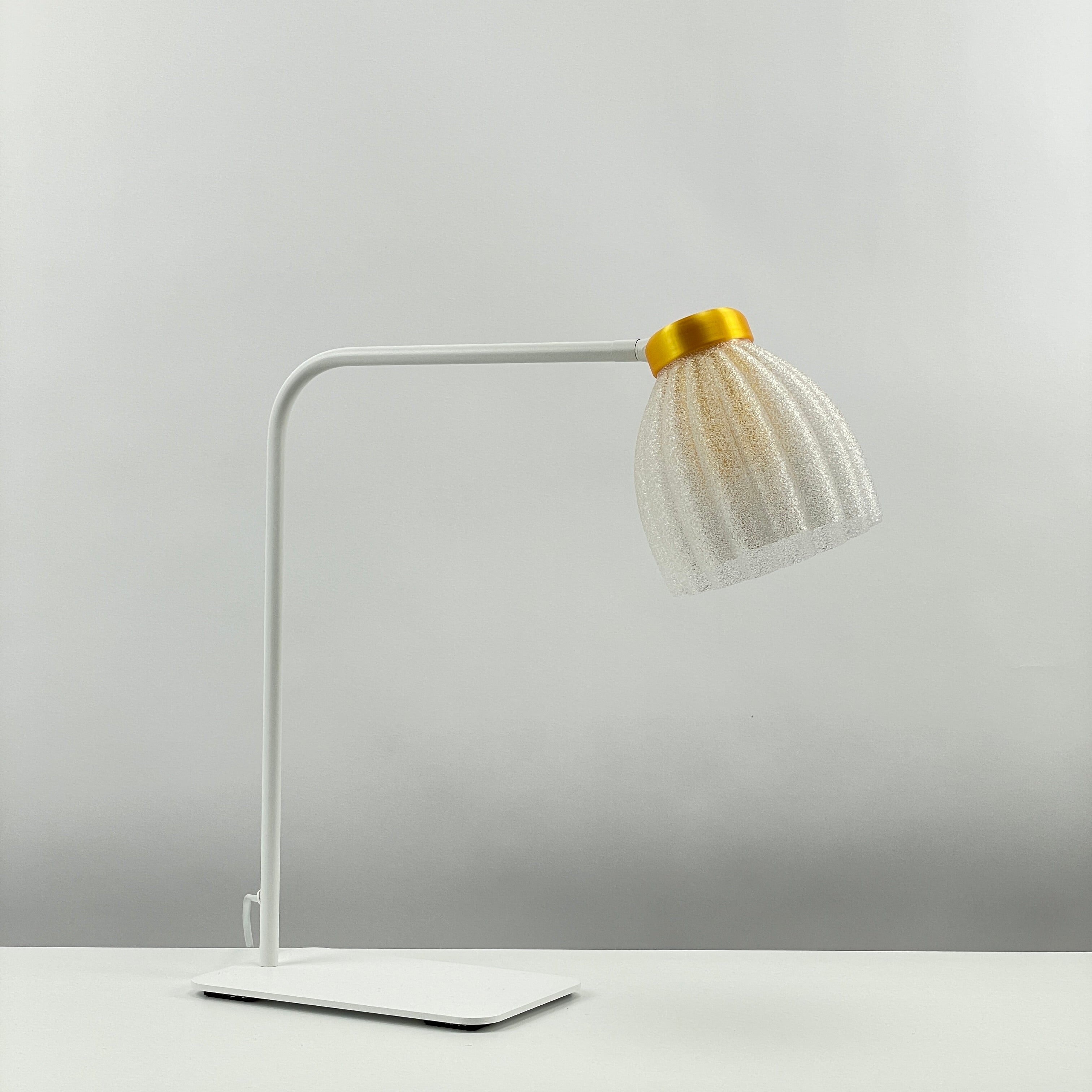 Blossom_white_table_desk_light – transparent_clear-_diffuser_yellow_off_frosted