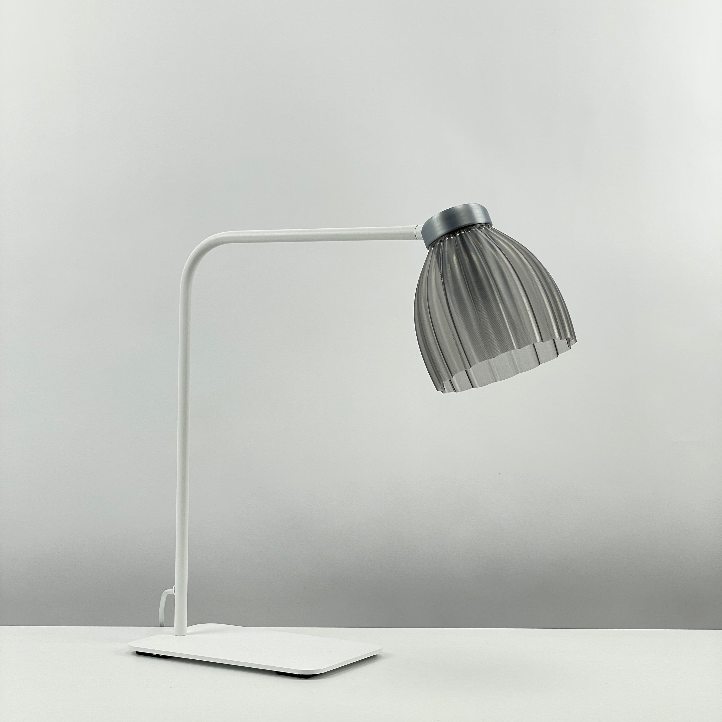 Blossom_white_table_desk_light – smoked colored transparent_grey-metallic_diffuser_off
