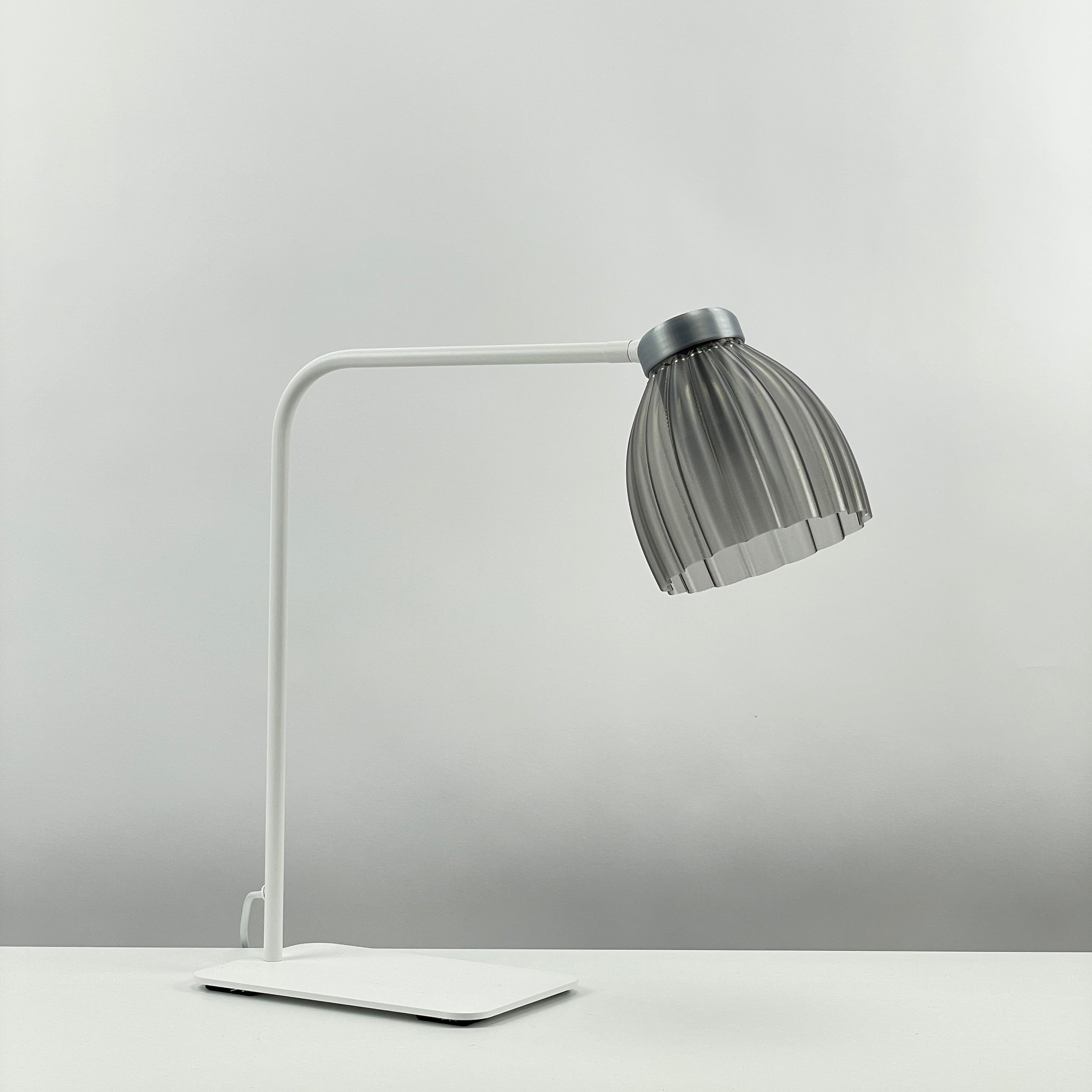 Blossom_white_table_desk_light – smoked colored transparent_grey-metallic_diffuser_off