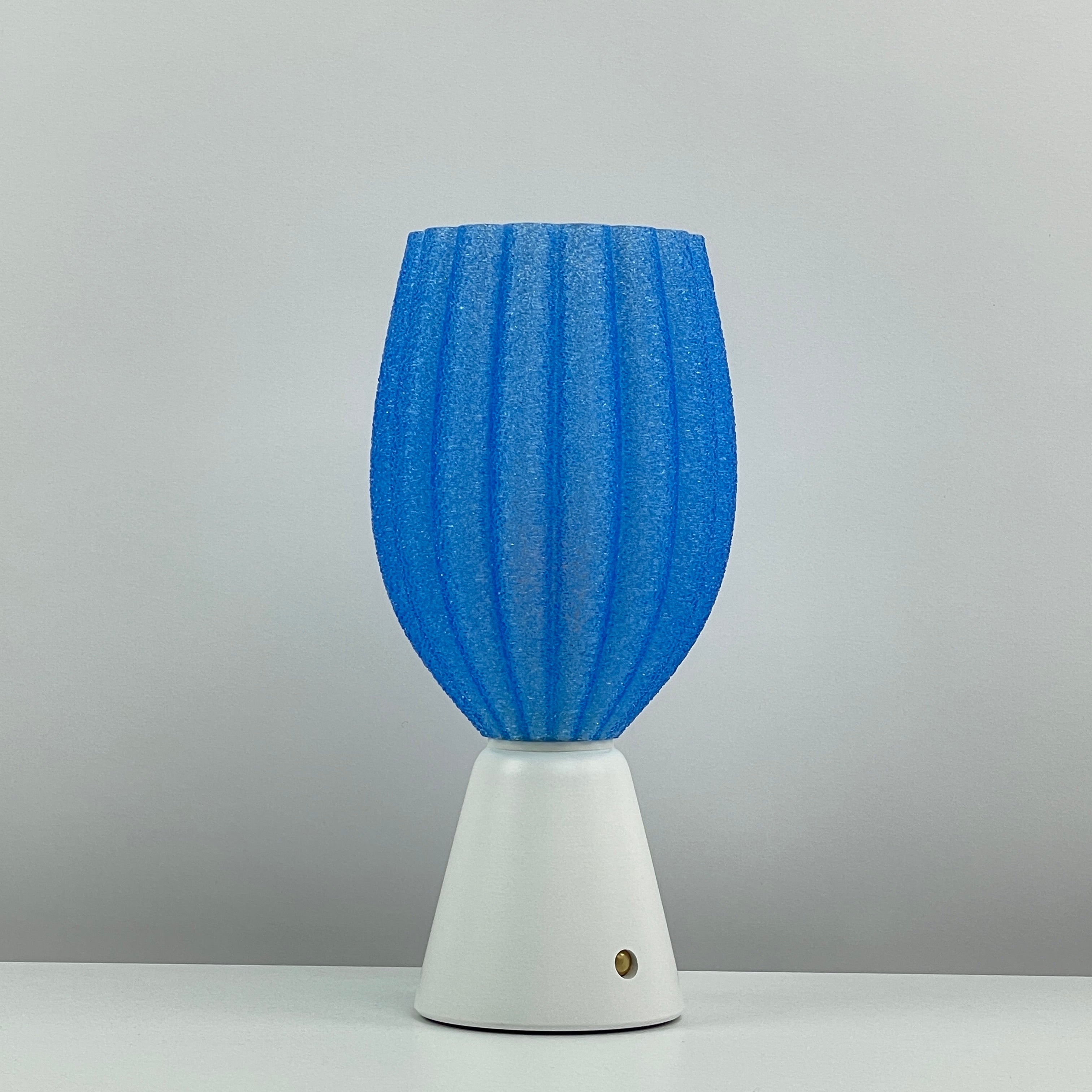 KuvaLight_Rechargeable_Tulp_Light_Blue-_Frosted_White_Base_OFF