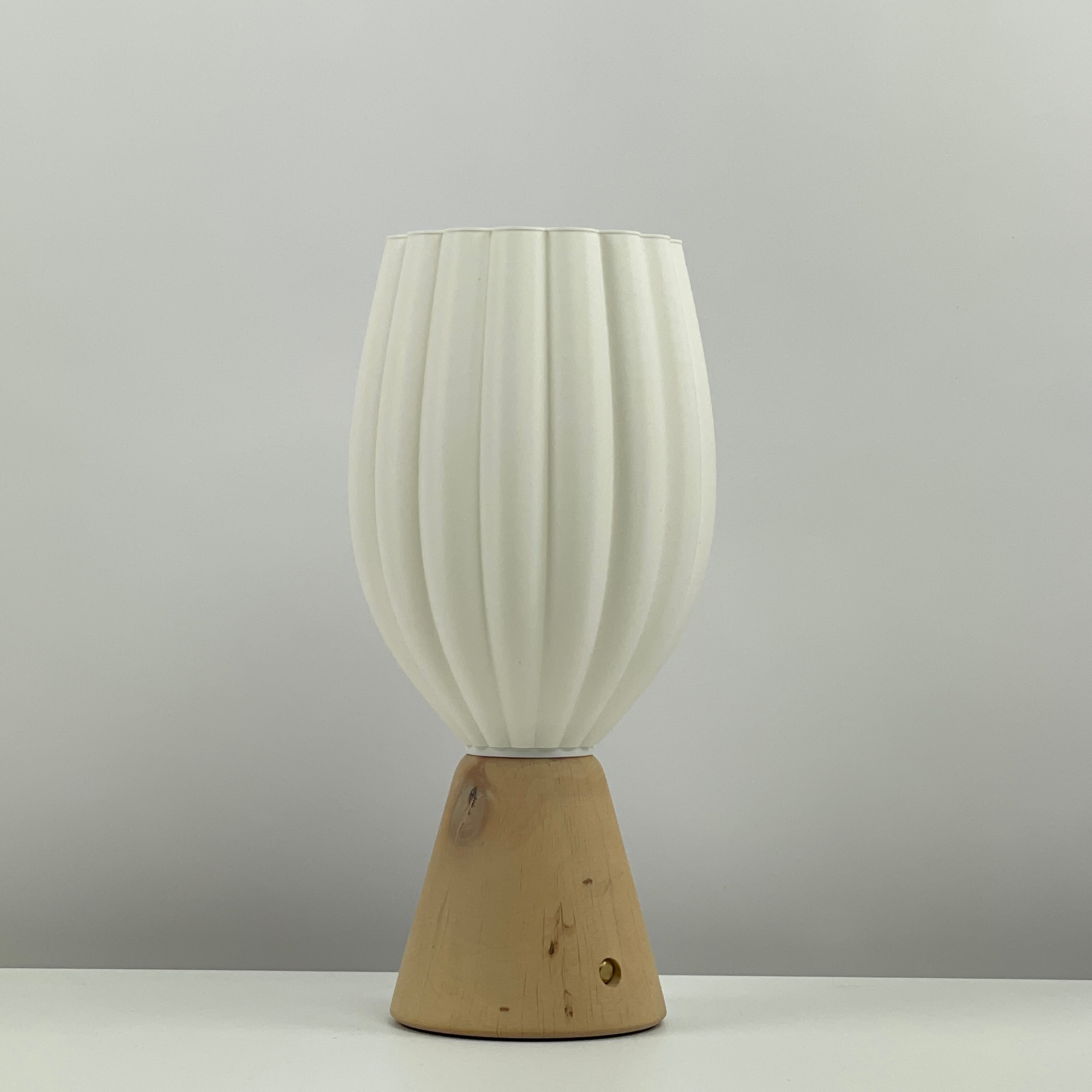 KuvaLight_Rechargeable_Tulp_Light_White-_Solid_Natural_Wood_Base_ON