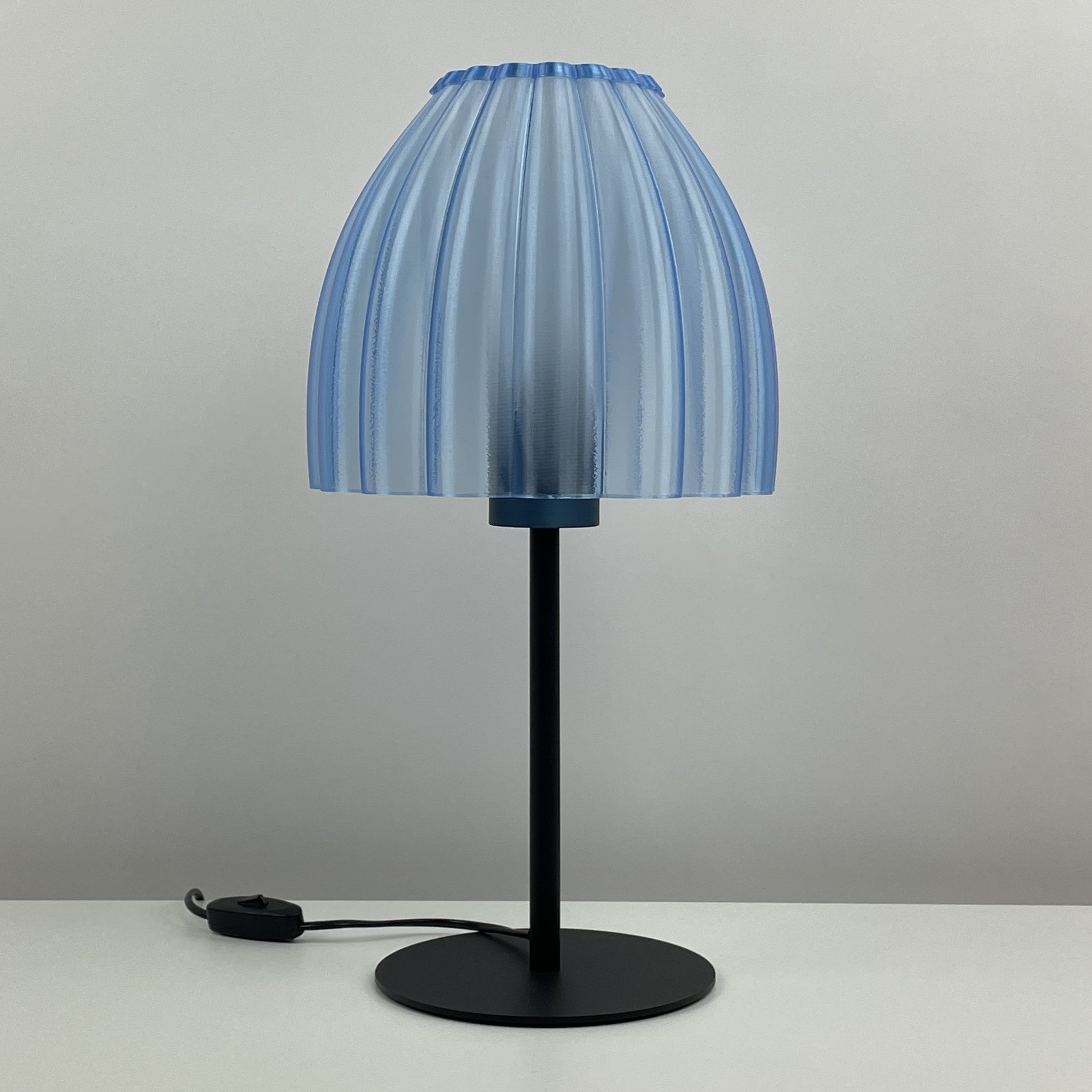 Art Deco Tulp pendant – blue colored transparent