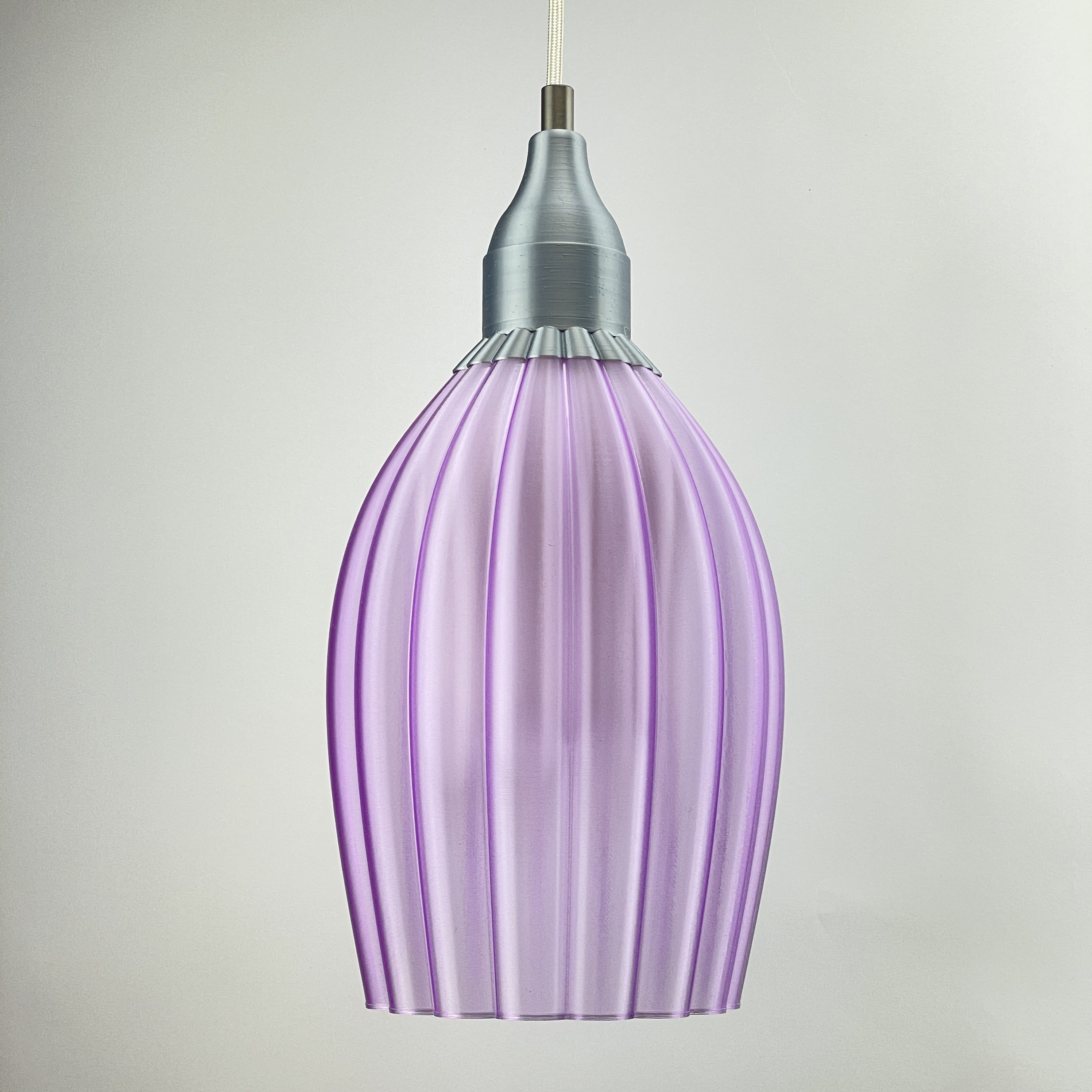 KuvaLight Art Deco Tulp Pendelleuchte Violett-Transparent mit weißem Innendiffusor und silbermetallischer Kappe