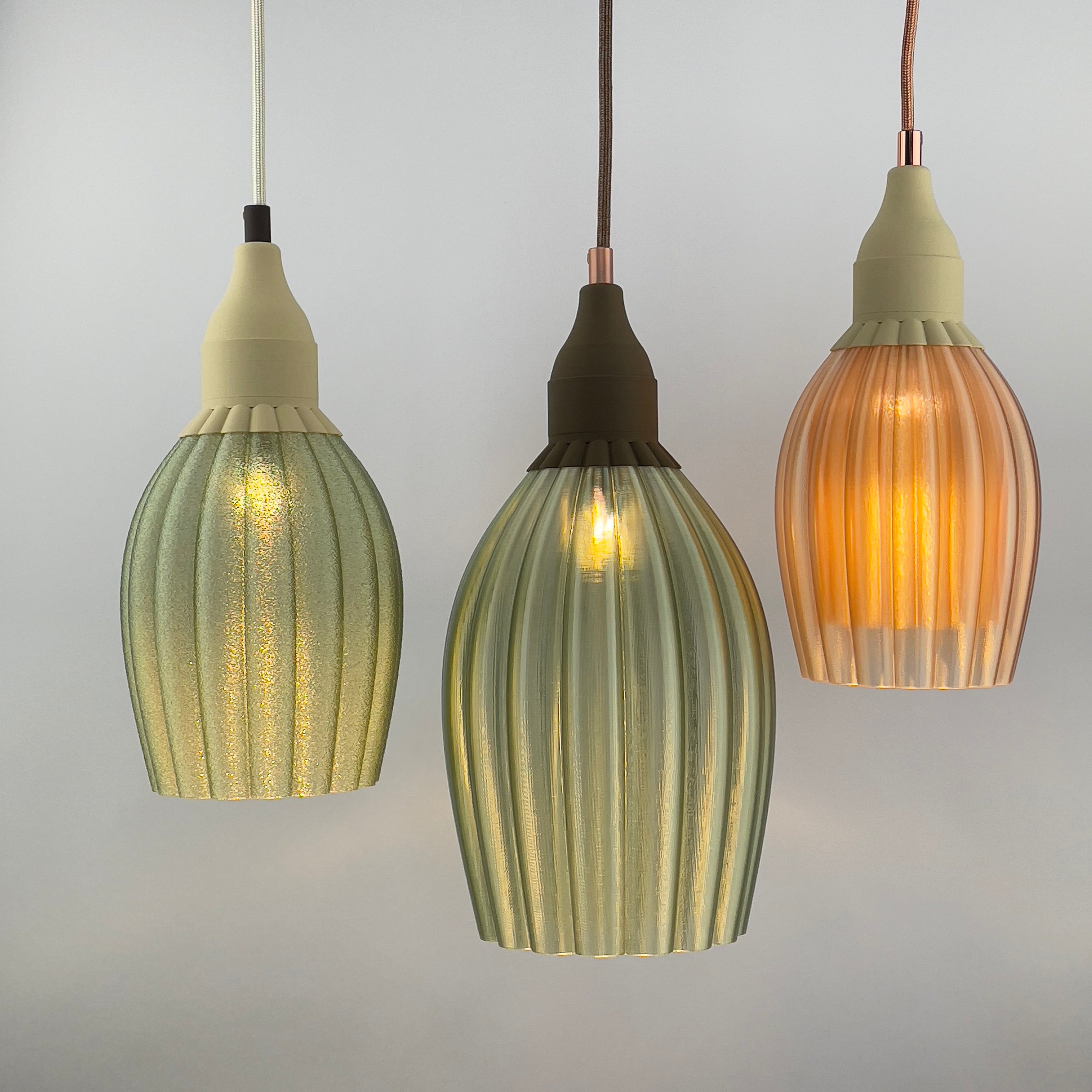 KuvaLight Art Deco Tulp Pendelleuchte Frosted Grün-Transparent mit keramisch-beiger Kappe
