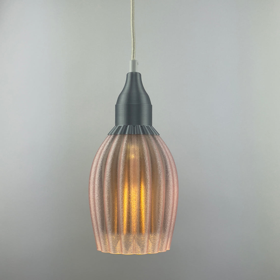 KuvaLight Art Deco Tulp Hanglamp Frosted-Roze-Transparant met Zilver-Metalen Binnen Diffuser en Kap Combinatie