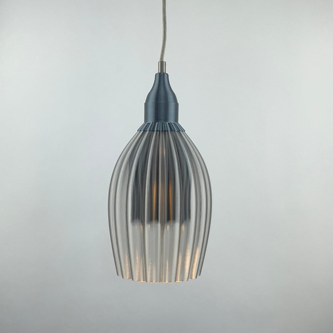 KuvaLight Art Deco Tulp hanglamp gerookt-transparant met blauw-metallic binnendiffusor en kap combinatie