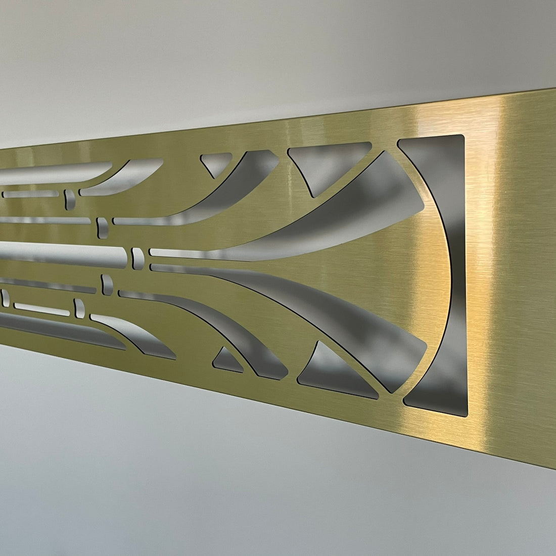 Detailed close-up of KuvaLight Art Deco Miami Slim in horizontal orientation, brushed finish with light off.