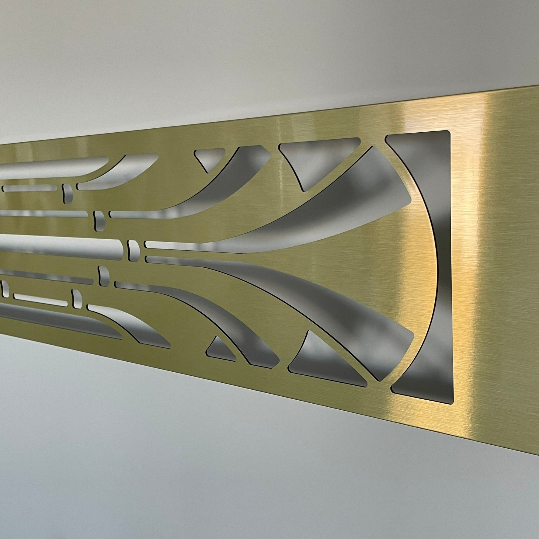 Detailed close-up of KuvaLight Art Deco Miami Slim in horizontal orientation, brushed finish with light off.