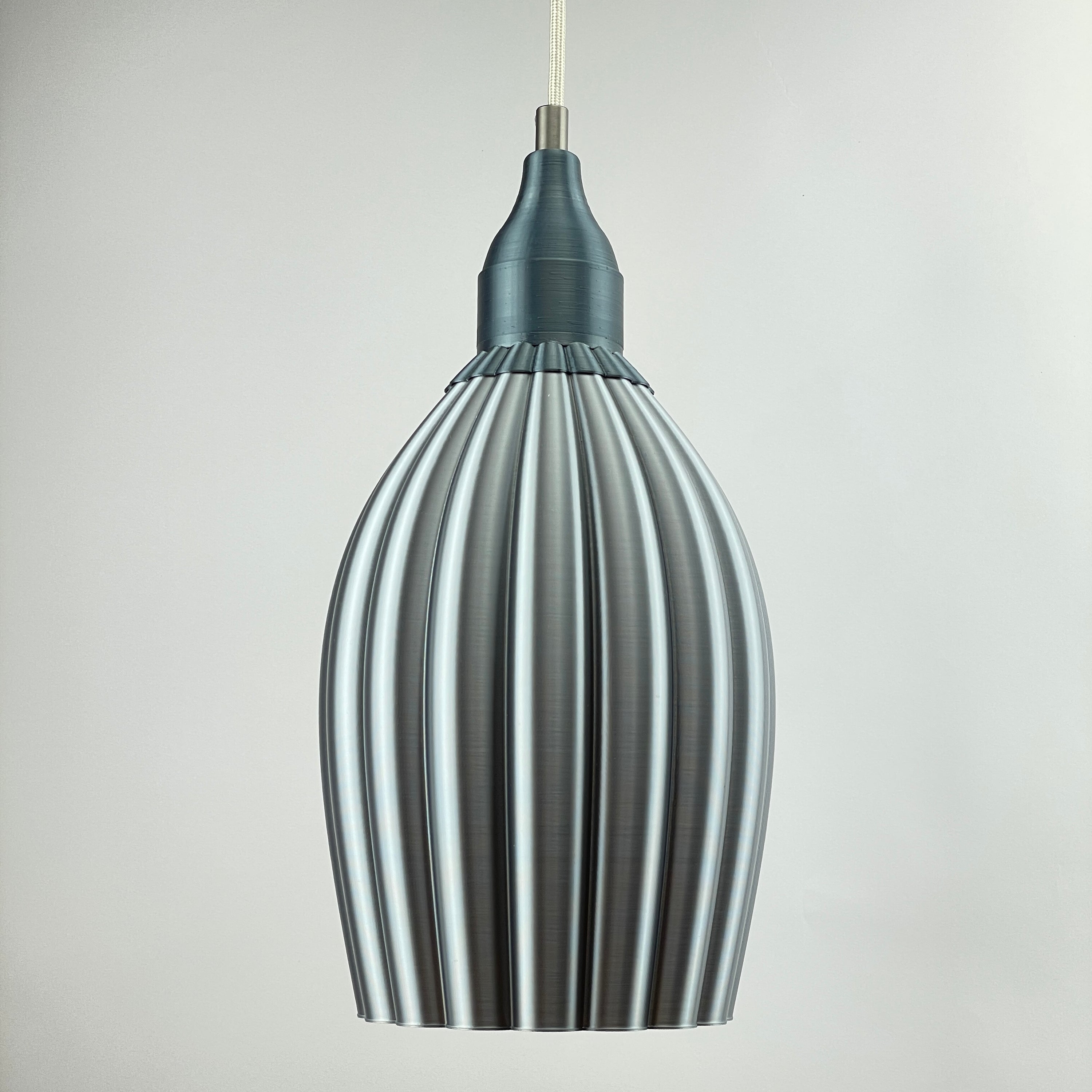 Art Deco Tulp pendant – silver metallic solid 