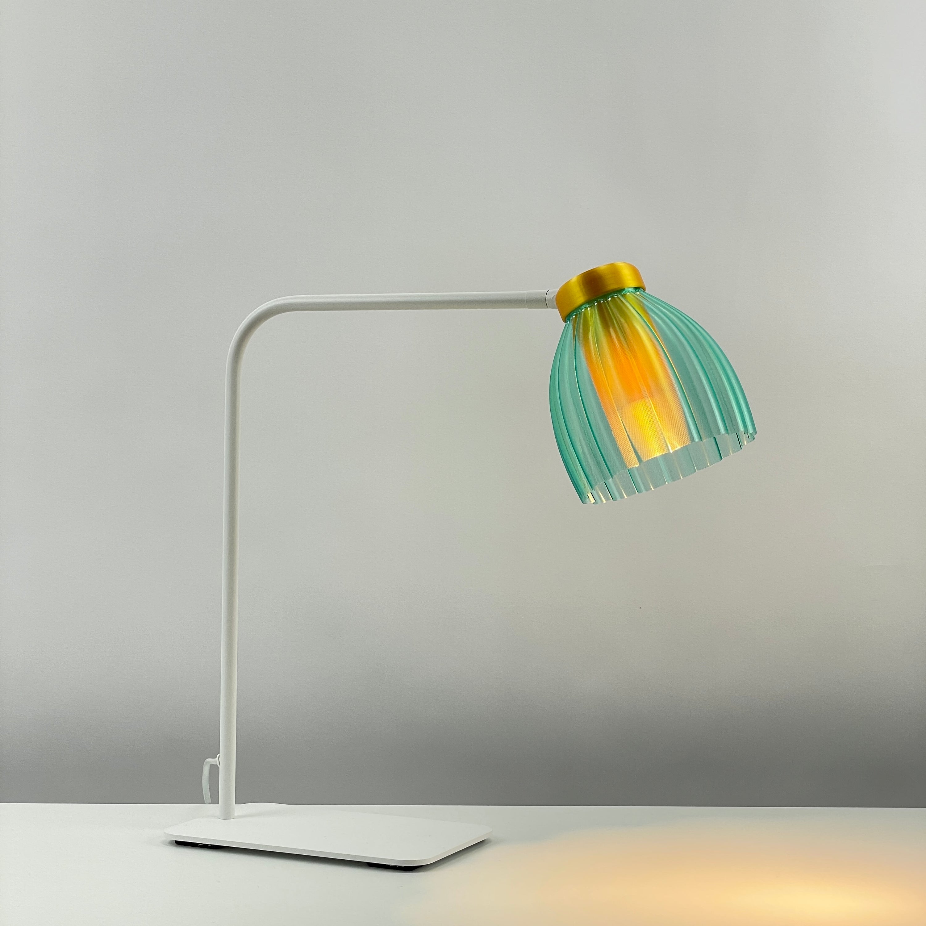 Blossom_white_table_desk_light –  clear_turquoise-diffuser_yellow_metallic_on 