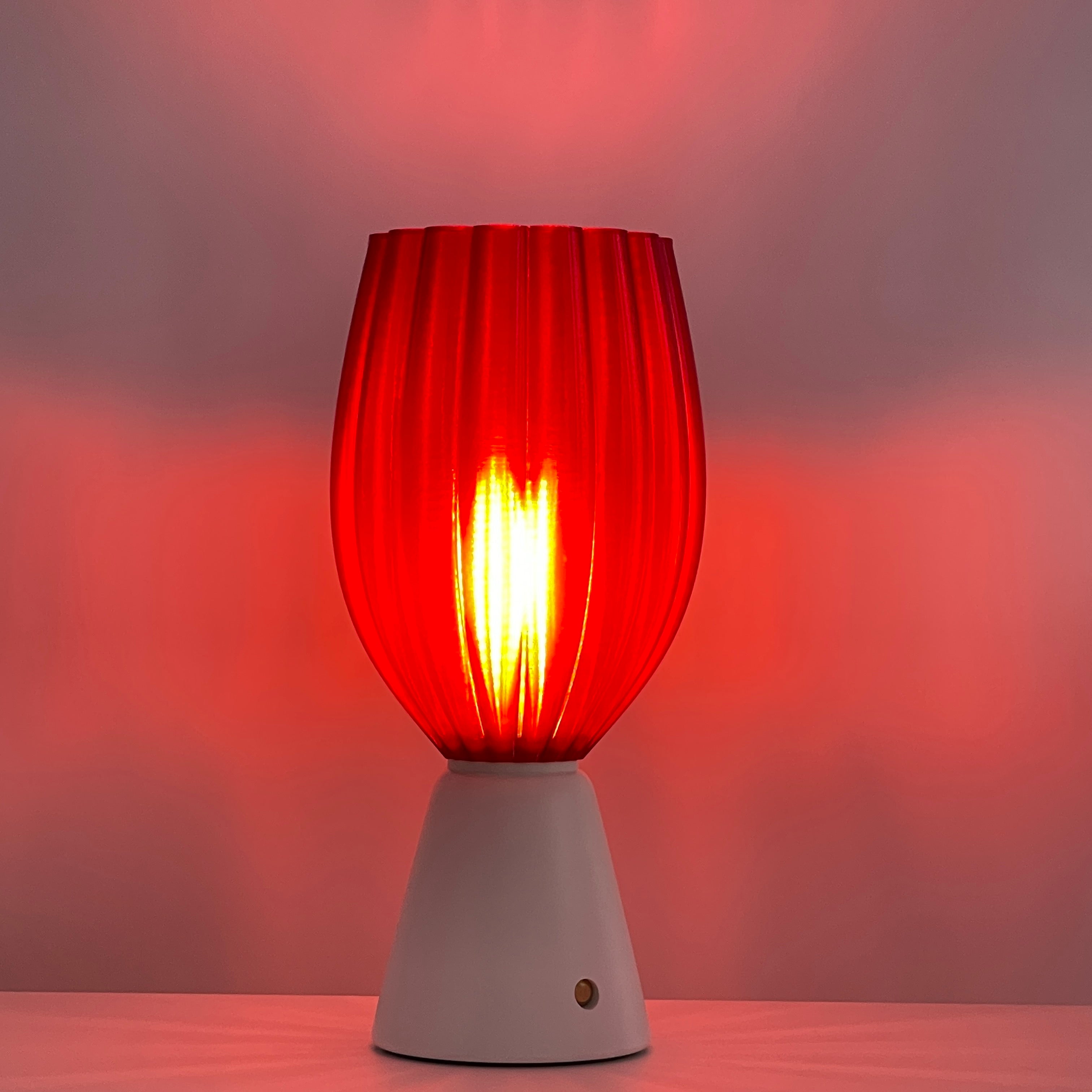 KuvaLight_Rechargeable_Tulp_Light_Burgundy-_Clear_White_Base_On 