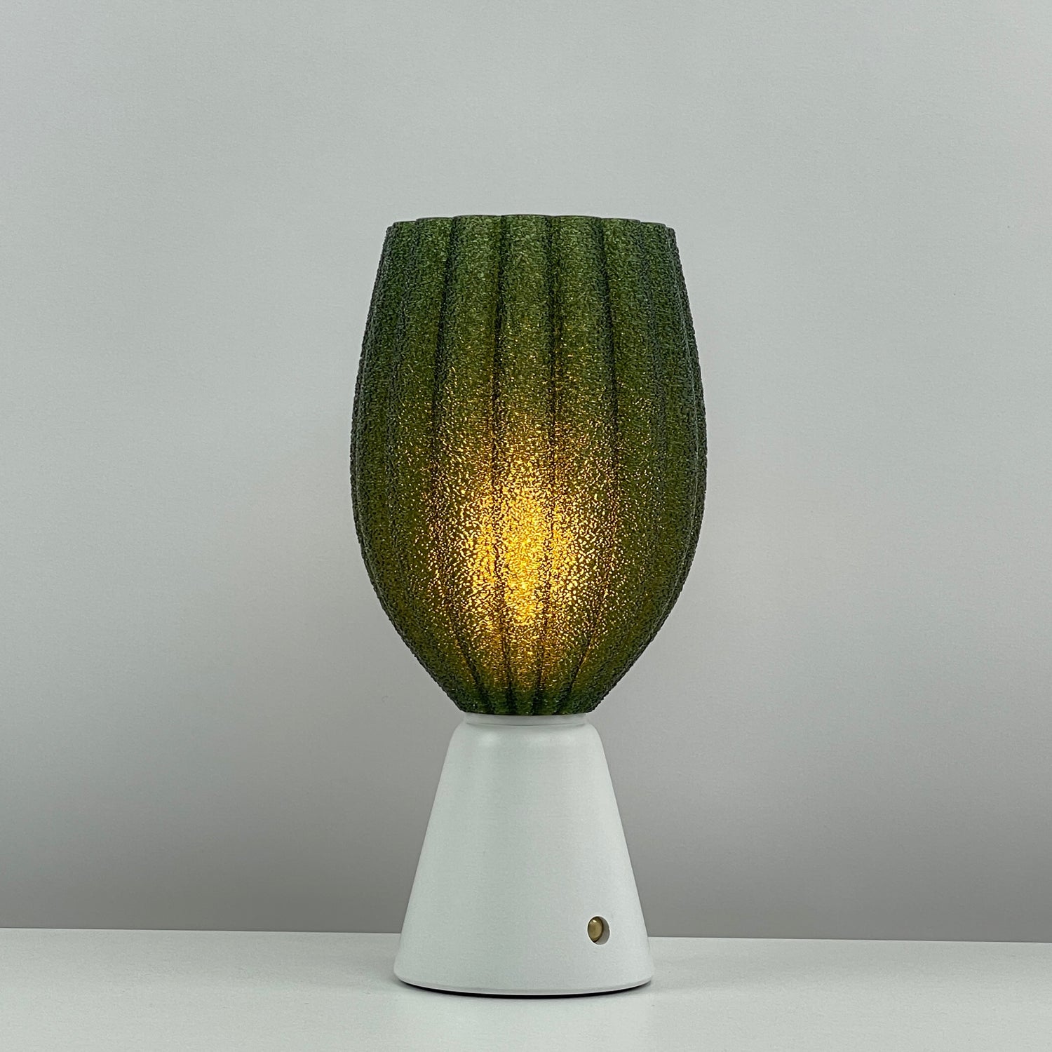 KuvaLight_Rechargeable_Tulp_Light_Green-_Frosted_White_Base_ON 