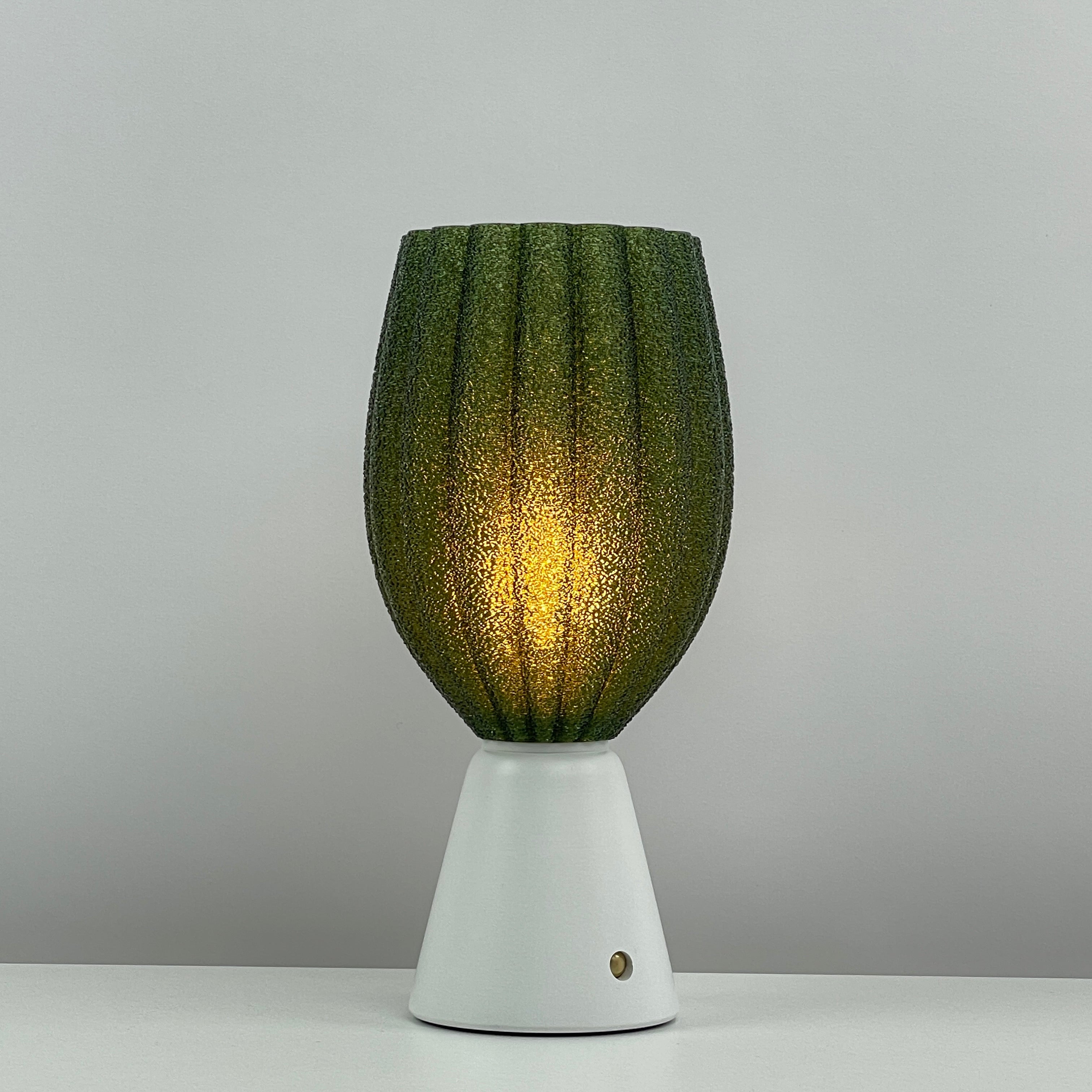 KuvaLight_Rechargeable_Tulp_Light_Green-_Frosted_White_Base_ON 