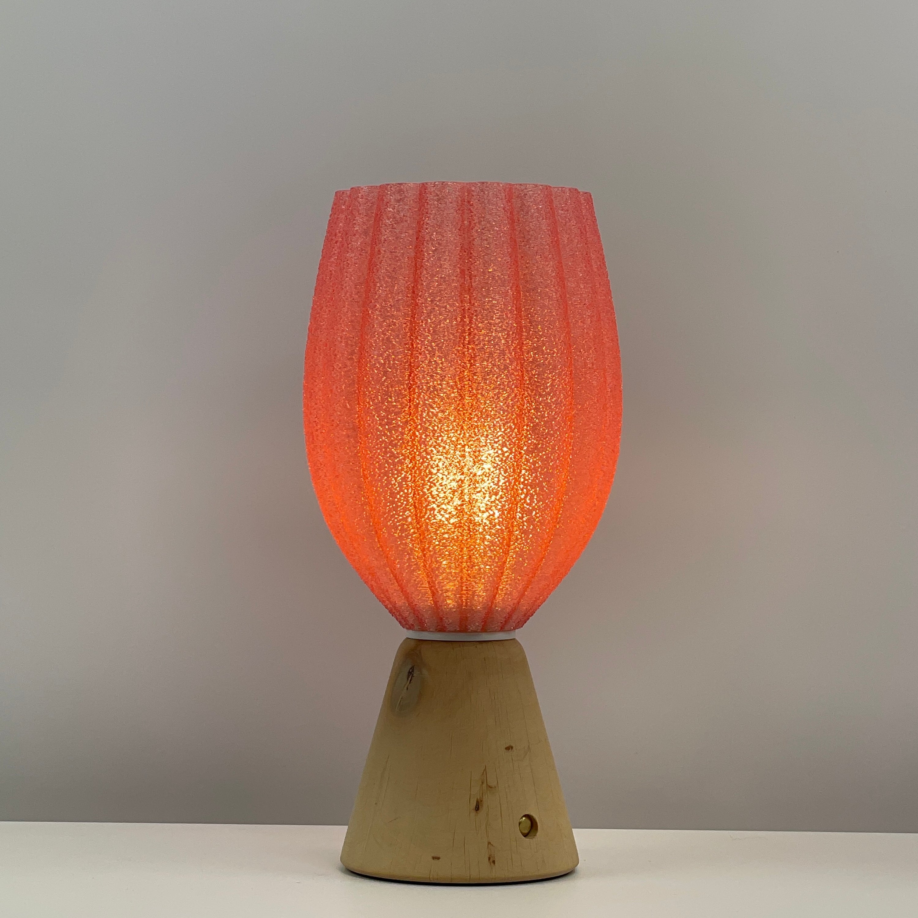 KuvaLight_Rechargeable_Tulp_Light_Pink-_Frosted_Natural_Wood_Base_ON 
