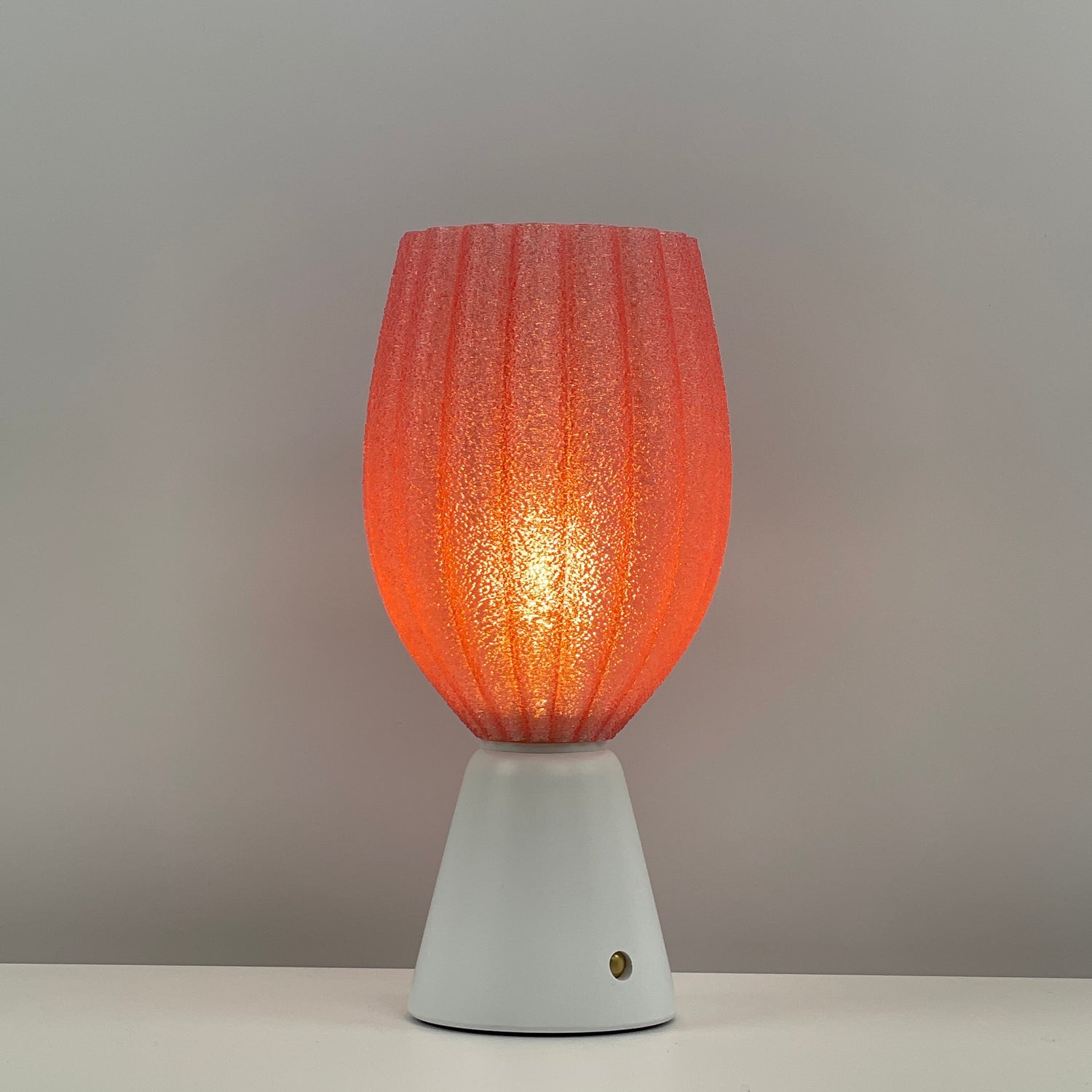 KuvaLight_Rechargeable_Tulp_Light_Pink-_Frosted_White_Base_ON 
