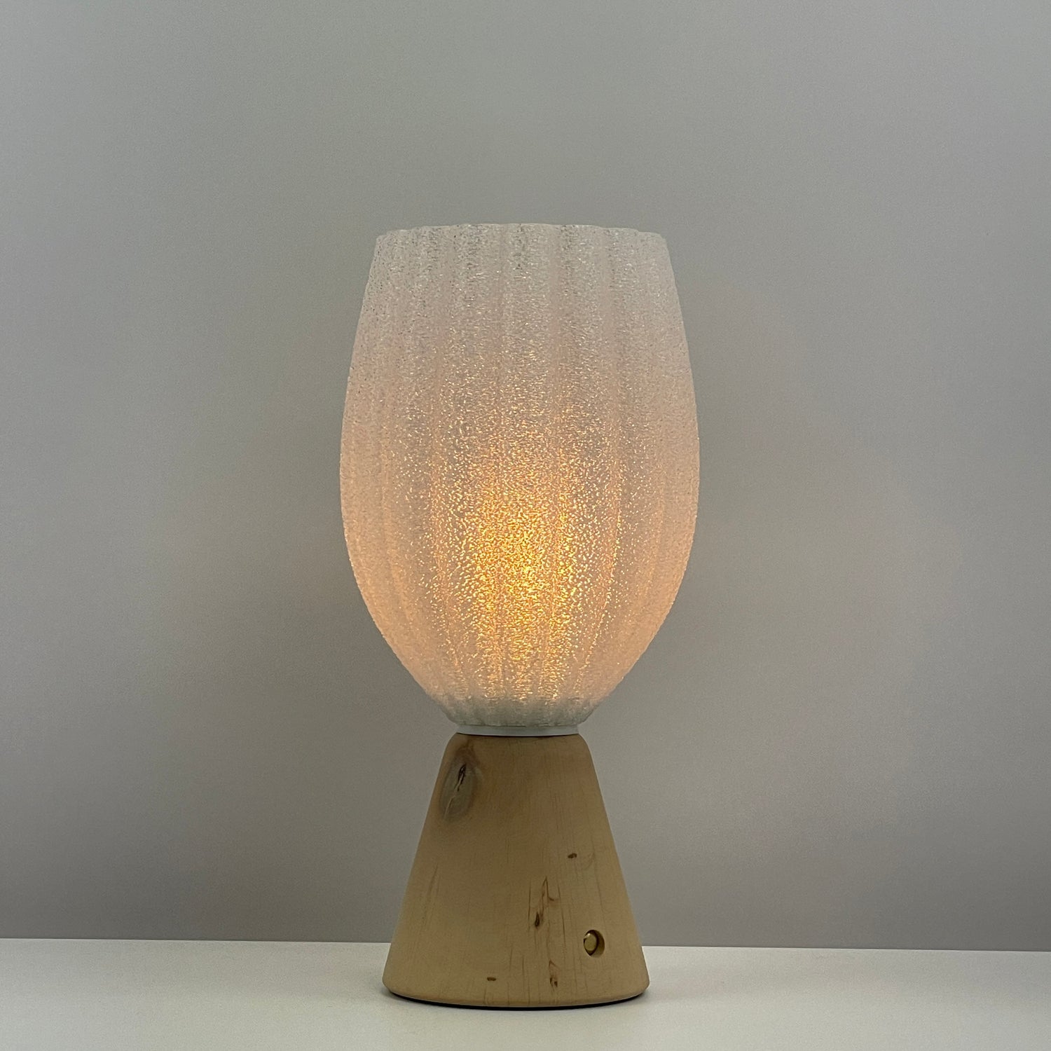KuvaLight_Rechargeable_Tulp_Light_White-_Solid_Natural_Wood_Base_ON 
