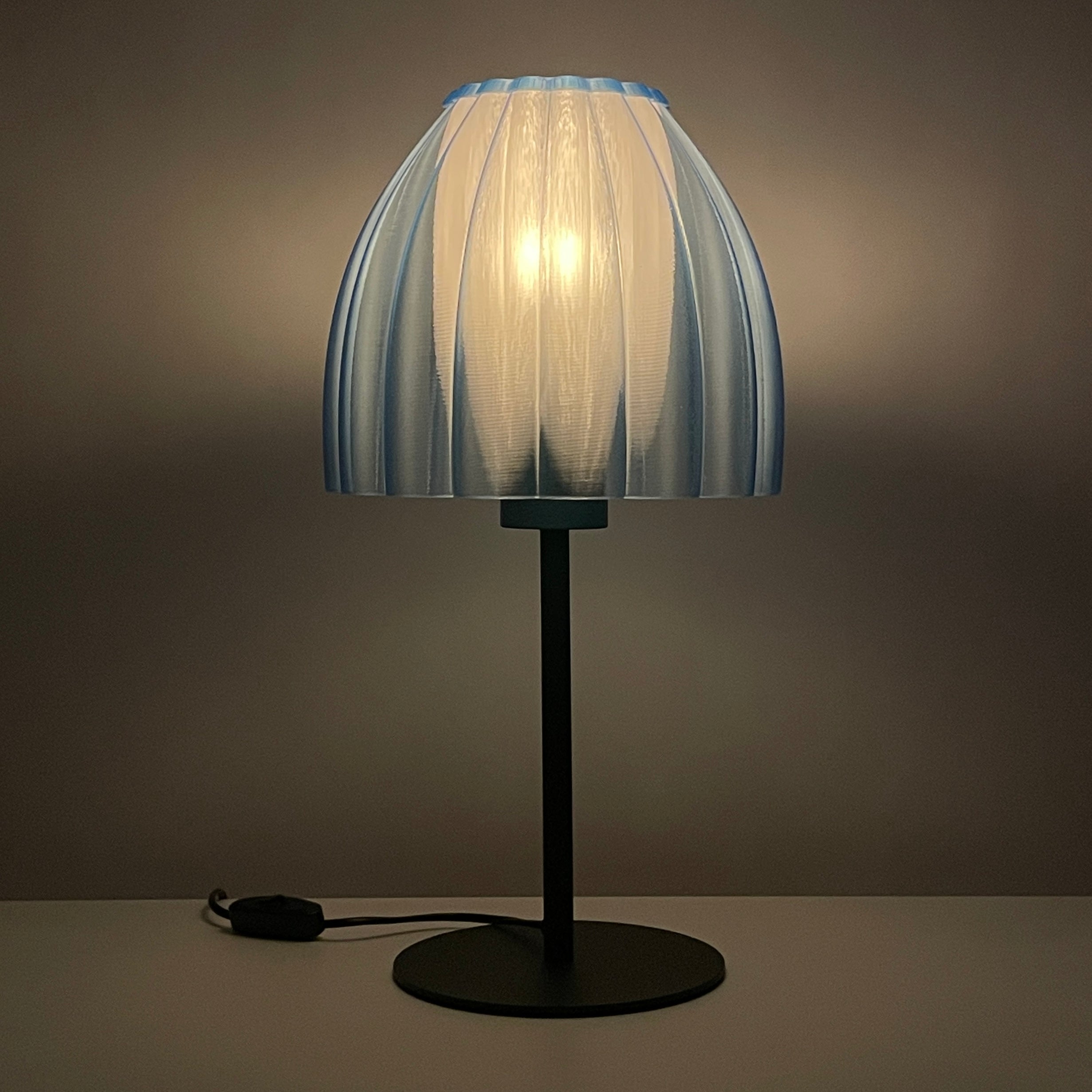 Art Deco Tulp pendant – blue colored transparent 