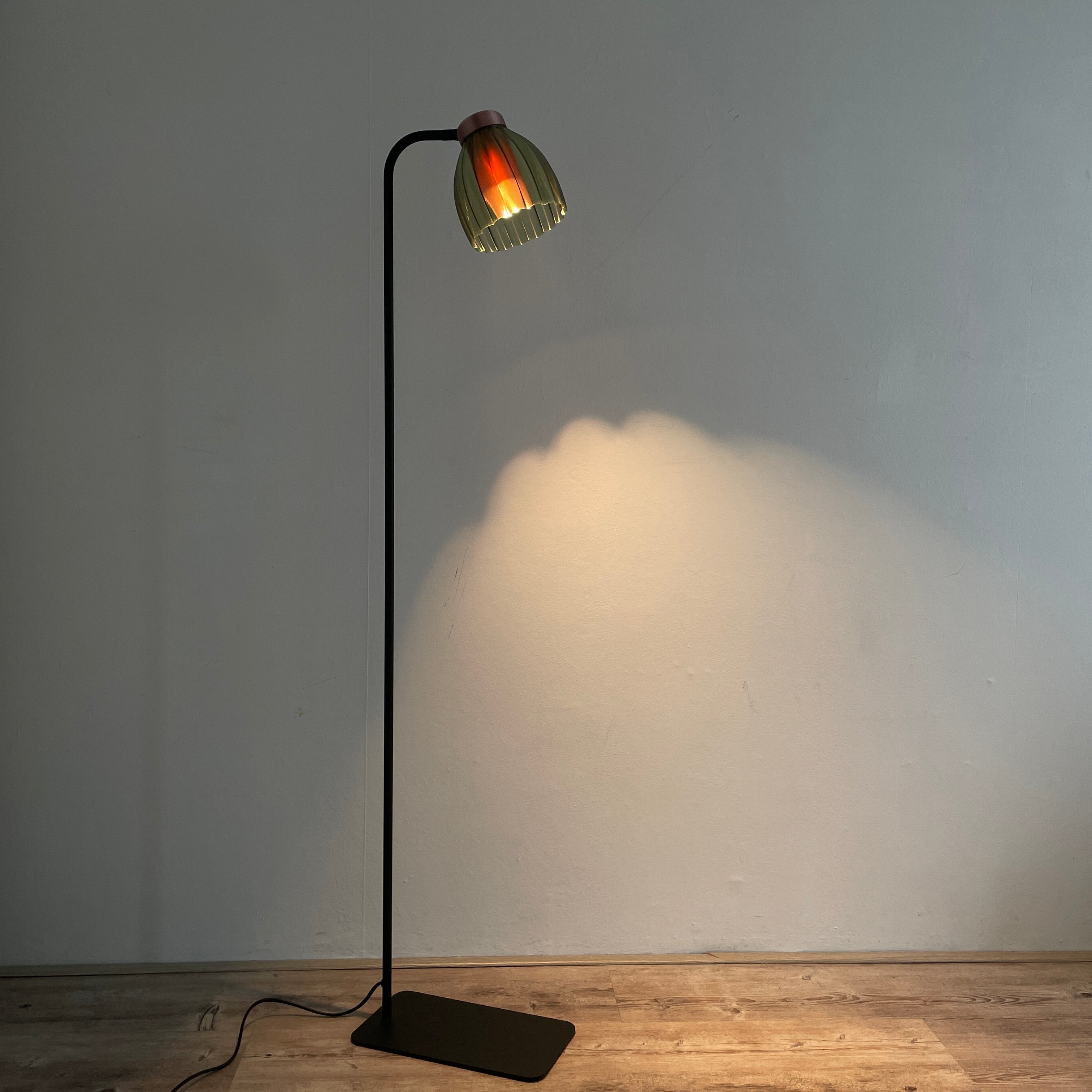 KuvaLight_Blossom_black_Floor_Light_Green-Transparent_Smooth_GU10_ON 