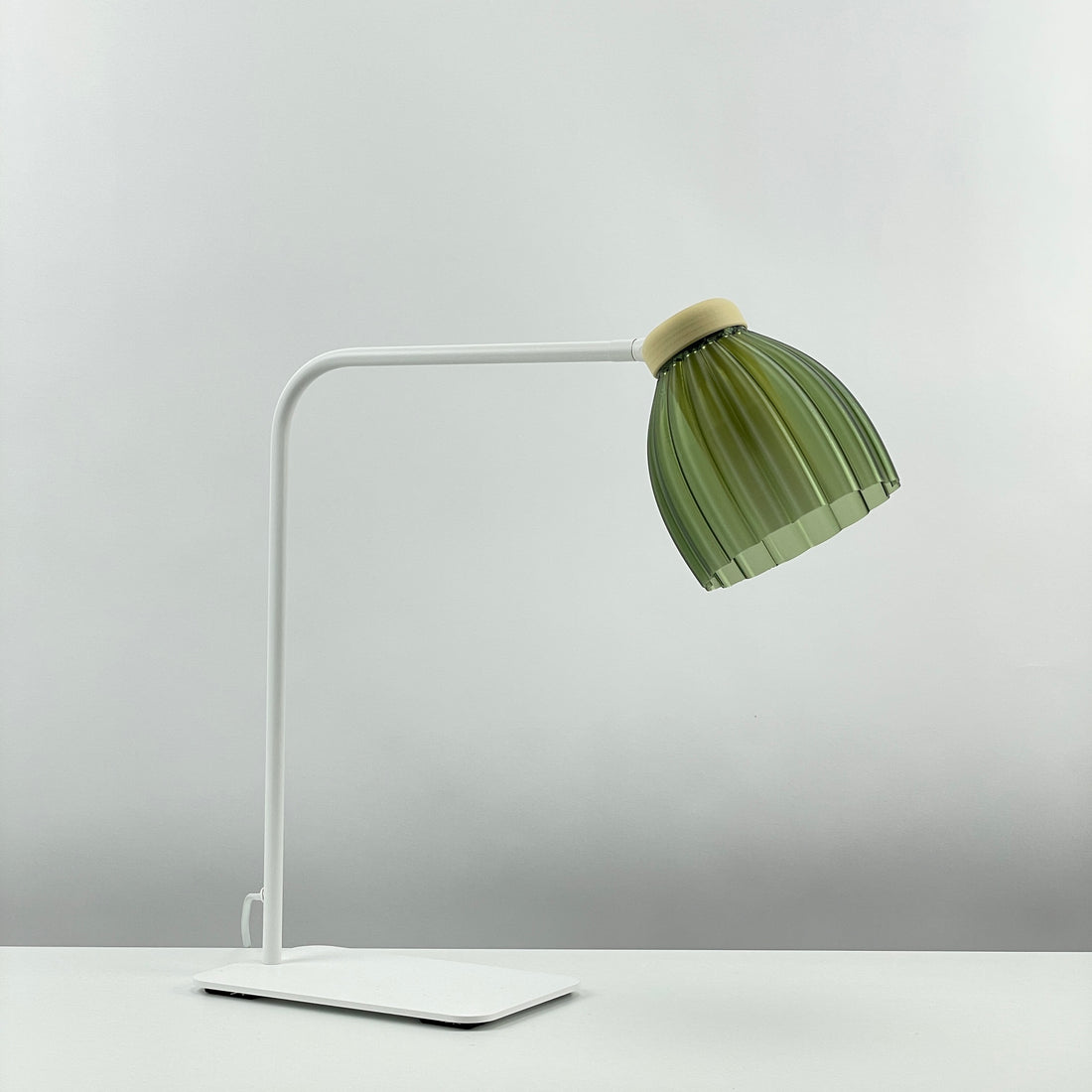 Blossom_white_table_desk_light – green colored transparent_ceramic_diffuser_Off 