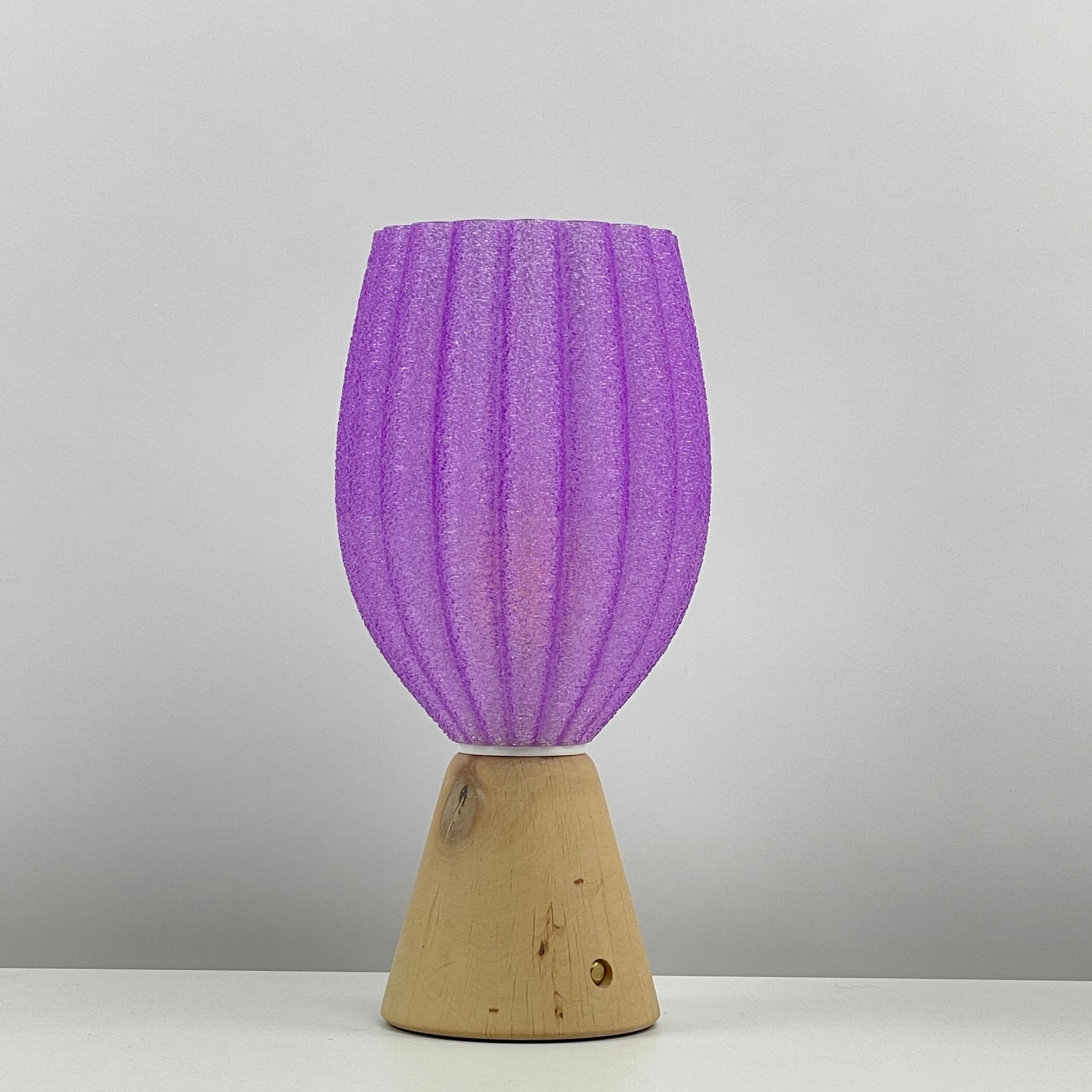 KuvaLight_Rechargeable_Tulp_Light_Purple_Frosted_Natural_wood_Base_OFF 