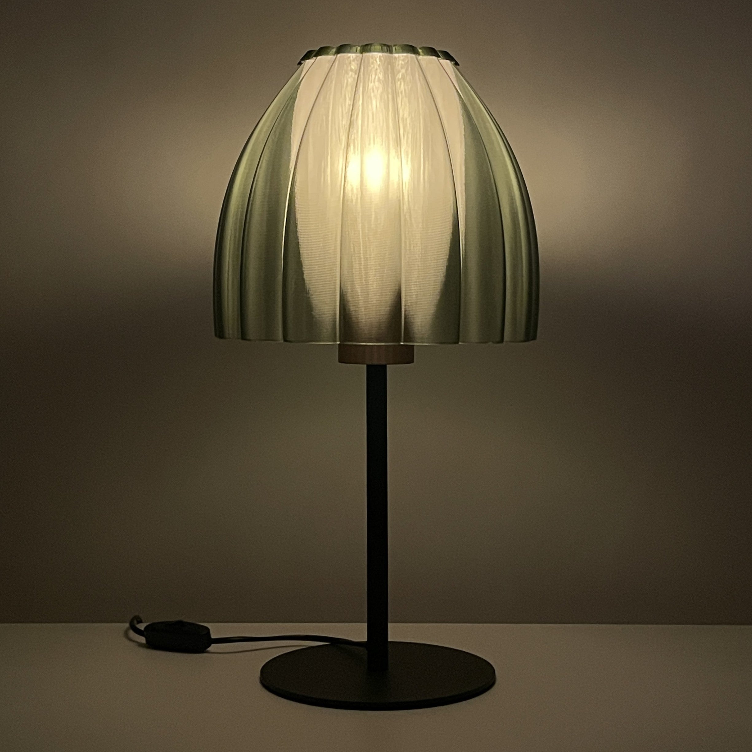 Art Deco Tulp pendant – green colored transparent 