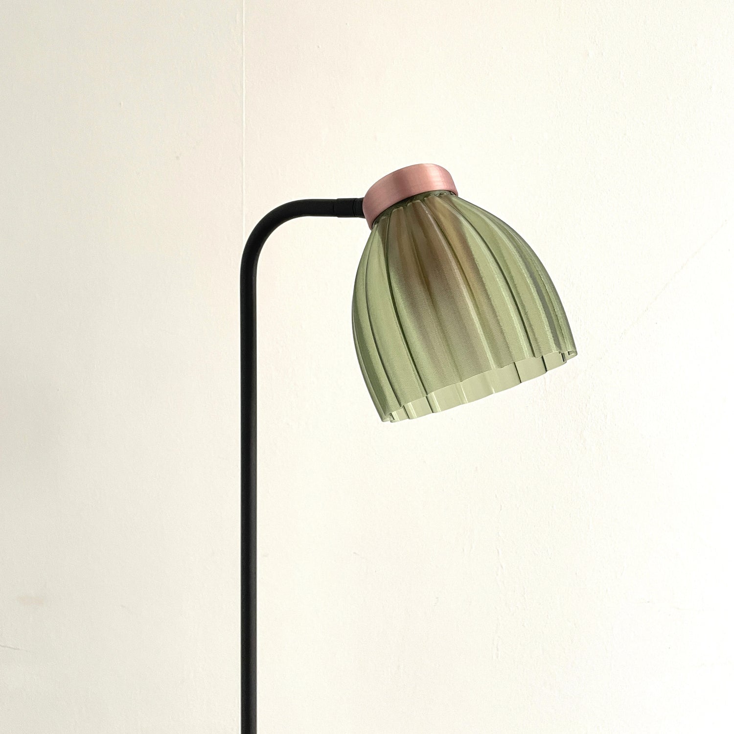 KuvaLight_Blossom_black_Floor_Light_Green-Transparent_Smooth_GU10_OFF_Close_up 