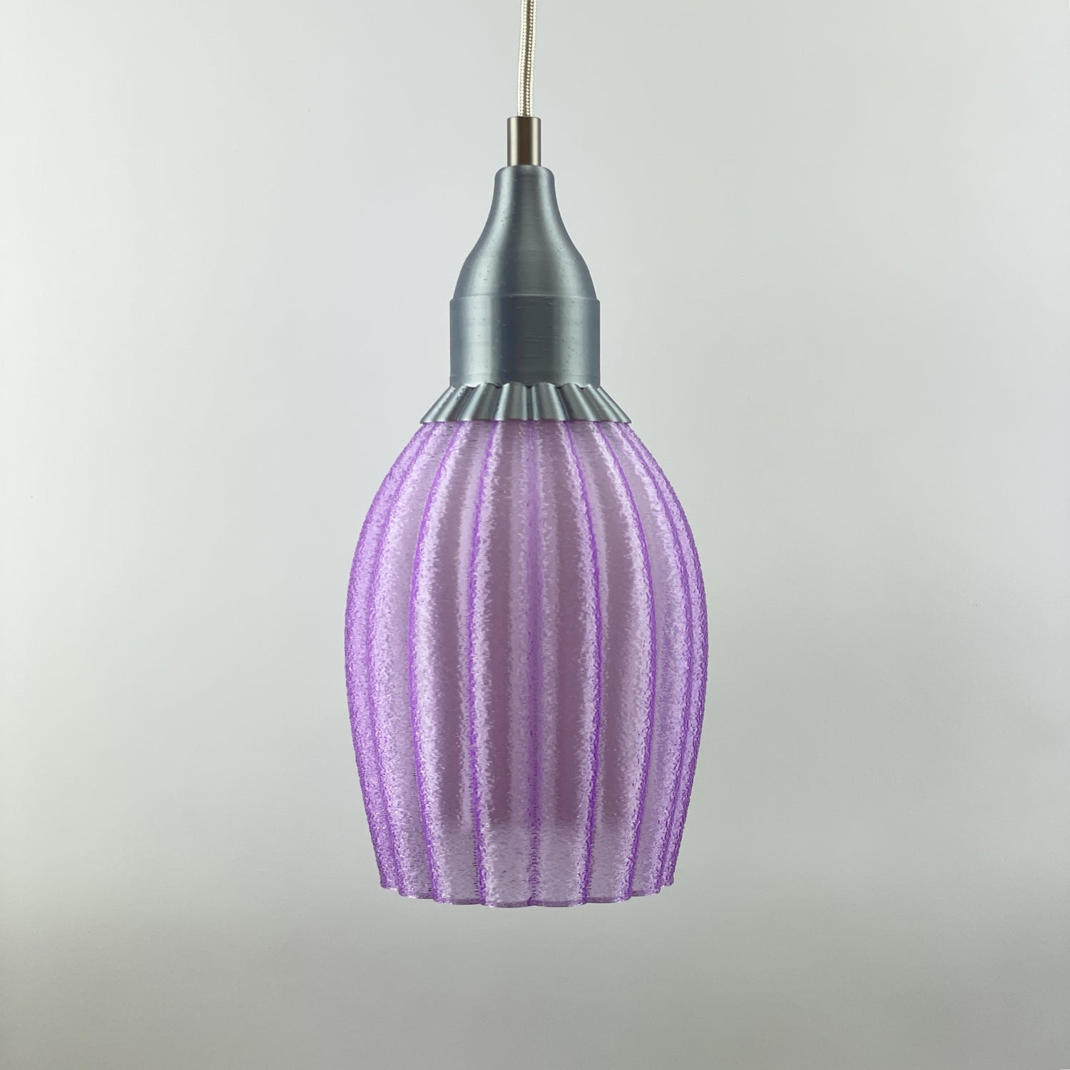 KuvaLight Art Deco Tulp Pendelleuchte Violett-Transparent mit weißem Innendiffusor und silbermetallischer Kappe