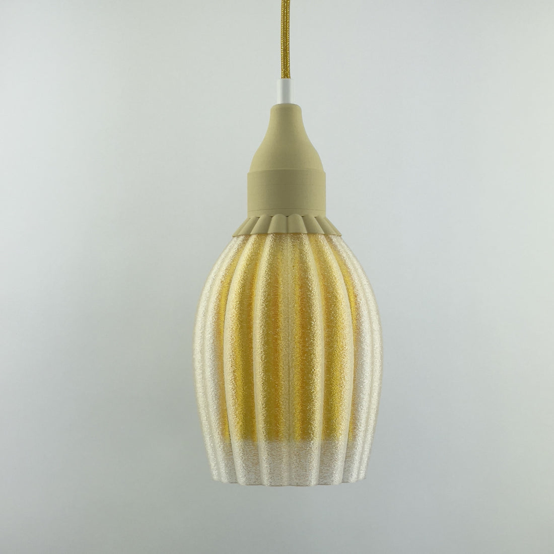 KuvaLight Art Deco Tulp Hanglamp Frosted-Clear-Transparent met Geel-Gouden Binnen Diffuser en Keramiek-Beige Kap Combinatie