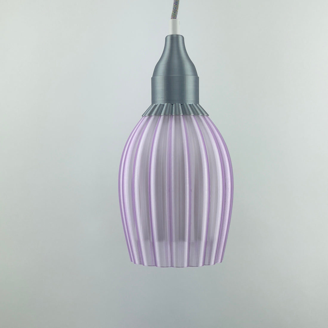 KuvaLight Art Deco Tulp Pendelleuchte Violett-Transparent mit weißem Innendiffusor und silbermetallischer Kappe